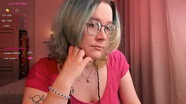 Snapshot of alisahug chatting on November 11, 2025, 7:58 am alisahug online show from November 11, 2025, 7:58 am