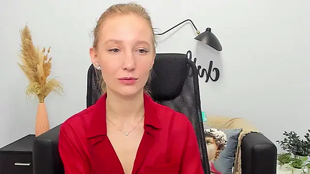 LolaWilsons online show from March 20, 2025, 9:15 am