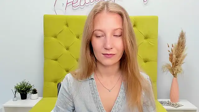 LolaWilsons online show from May 16, 2026, 10:36 am