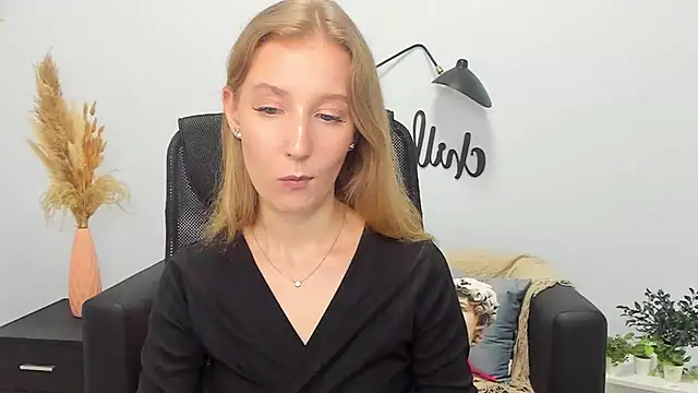 LolaWilsons online show from March 6, 2025, 12:09 pm