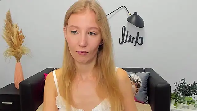 LolaWilsons online show from September 27, 2025, 8:20 am