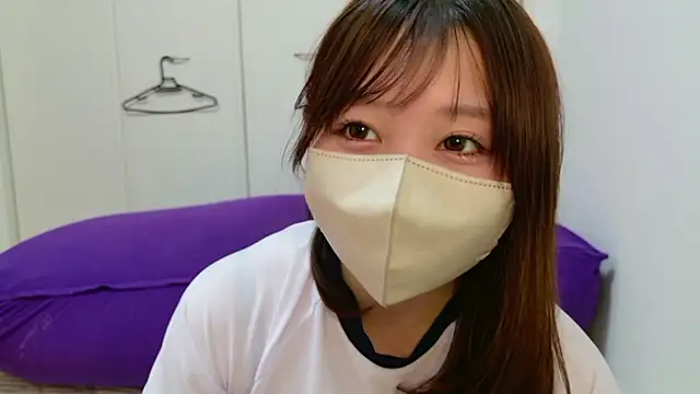 sara-a-jp online show from May 9, 2026, 3:43 am