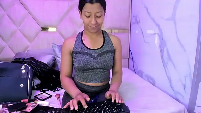 VaneLin18 online show from February 3, 2026, 4:45 pm