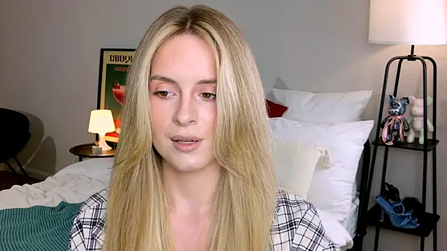 RozzitaBedberry online show from October 18, 2025, 1:02 pm