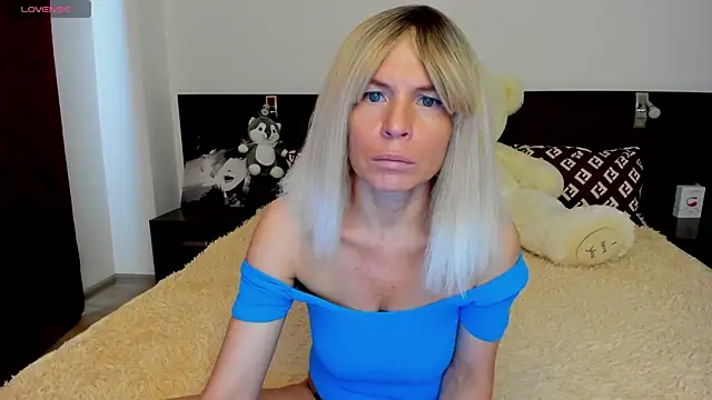 Snapshot of Hanna_Becrett17 chatting on June 14, 2026, 5:19 am Hanna Becrett17 online show from June 14, 2026, 5:19 am