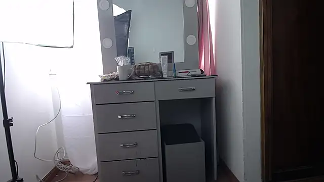 LiaTaylorr online show from September 18, 2025, 12:19 pm