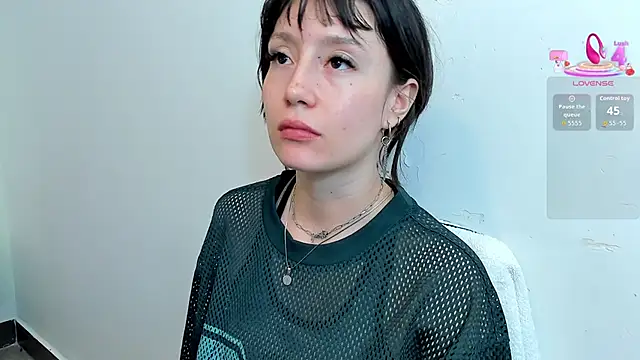 lizzy davis 1 online show from April 5, 2026, 3:35 am