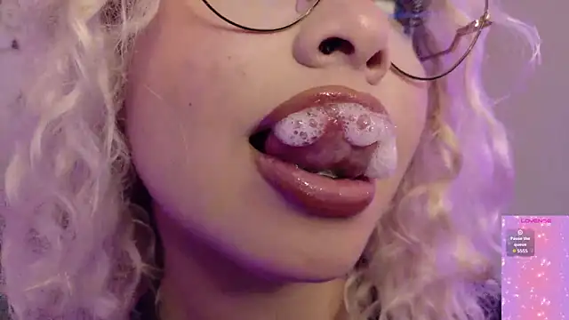 Haelycute online show from April 1, 2026, 12:24 am