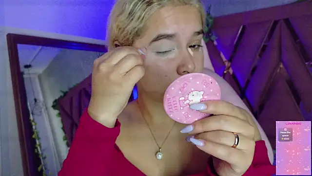 Snapshot of Haelycute chatting on February 6, 2026, 12:12 pm Haelycute online show from February 6, 2026, 12:12 pm