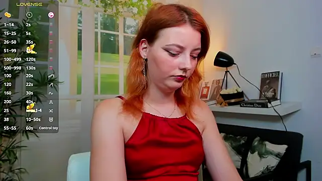 Snapshot of pretty_little_thing chatting on October 6, 2025, 12:28 pm pretty little thing online show from October 6, 2025, 12:28 pm