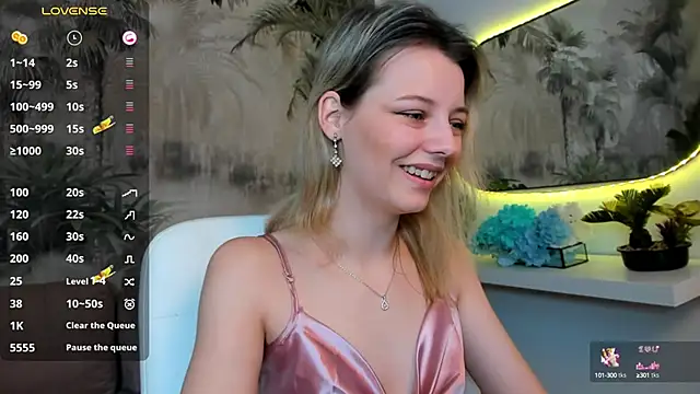 Snapshot of pretty_little_thing chatting on January 15, 2025, 7:12 pm pretty little thing online show from January 15, 2025, 7:12 pm