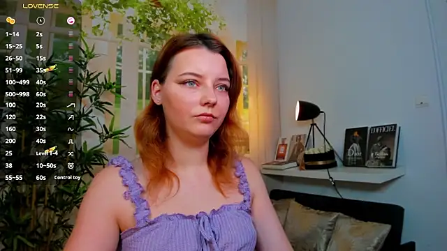 pretty little thing online show from November 20, 2025, 4:07 pm