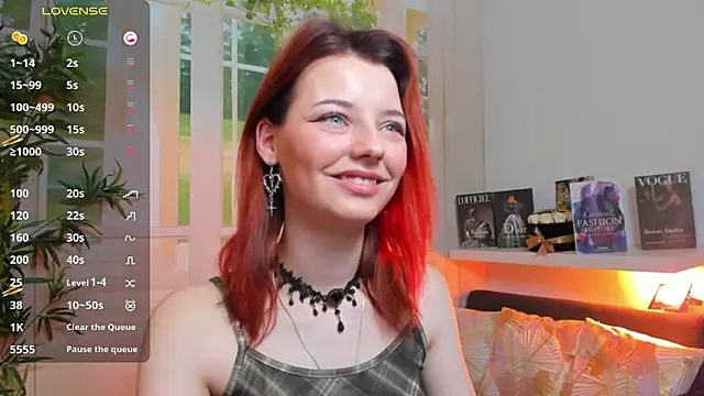 Snapshot of pretty_little_thing chatting on February 14, 2025, 10:47 pm pretty little thing online show from February 14, 2025, 10:47 pm