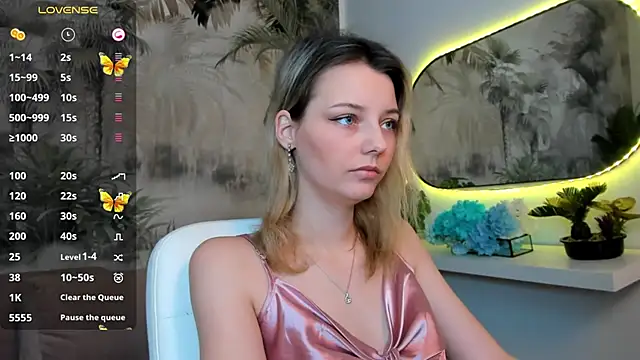 Snapshot of pretty_little_thing chatting on January 15, 2025, 4:11 pm pretty little thing online show from January 15, 2025, 4:11 pm