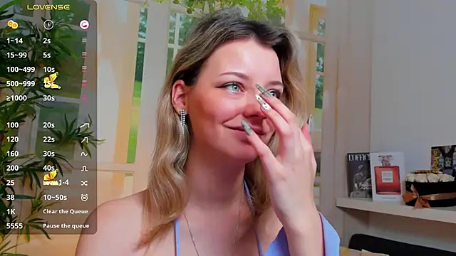 Snapshot of pretty_little_thing chatting on January 31, 2025, 3:44 pm pretty little thing online show from January 31, 2025, 3:44 pm