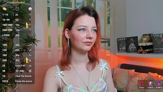 Snapshot of pretty_little_thing chatting on March 3, 2025, 1:01 pm pretty little thing online show from March 3, 2025, 1:01 pm