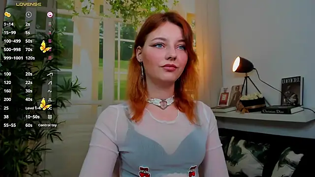 Snapshot of pretty_little_thing chatting on October 5, 2025, 1:13 pm pretty little thing online show from October 5, 2025, 1:13 pm