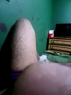 Snapshot of morenogts69 chatting on October 28, 2025, 4:13 am morenogts69 online show from October 28, 2025, 4:13 am