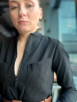 Snapshot of Crazy-Rosa chatting on October 30, 2025, 9:40 am Crazy-Rosa online show from October 30, 2025, 9:40 am