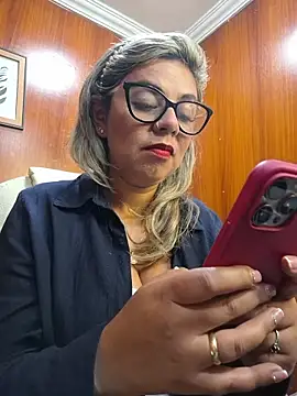 Snapshot of Cata_Office-12 chatting on October 25, 2025, 4:29 pm Cata Office-12 online show from October 25, 2025, 4:29 pm