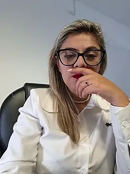 Snapshot of Cata_Office-12 chatting on November 13, 2025, 9:19 pm Cata Office-12 online show from November 13, 2025, 9:19 pm