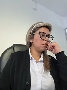 Snapshot of Cata_Office-12 chatting on November 25, 2025, 8:20 pm Cata Office-12 online show from November 25, 2025, 8:20 pm