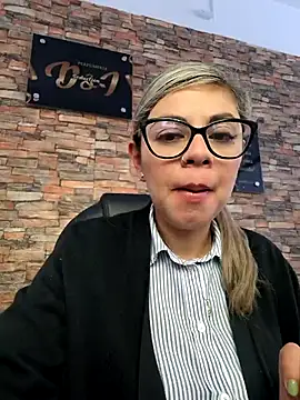 Snapshot of Cata_Office-12 chatting on December 3, 2025, 2:16 pm Cata Office-12 online show from December 3, 2025, 2:16 pm