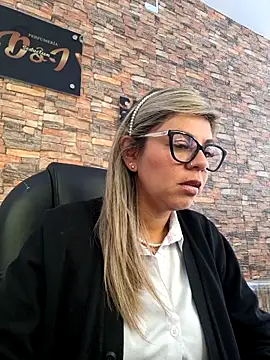 Snapshot of Cata_Office-12 chatting on December 5, 2025, 4:16 pm Cata Office-12 online show from December 5, 2025, 4:16 pm