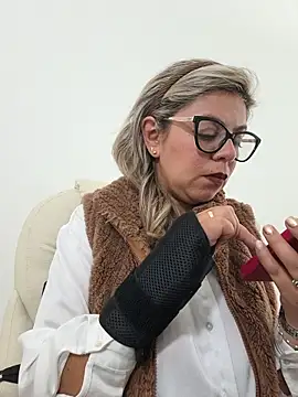 Snapshot of Cata_Office-12 chatting on October 29, 2025, 1:21 pm Cata Office-12 online show from October 29, 2025, 1:21 pm