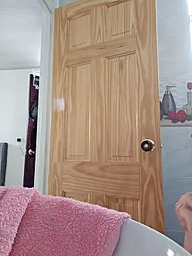 valery mora online show from September 19, 2025, 2:32 pm