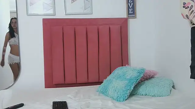 Sophie and andress online show from April 23, 2026, 1:45 am