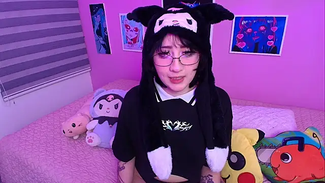 Miwa violet online show from December 14, 2025, 2:07 am