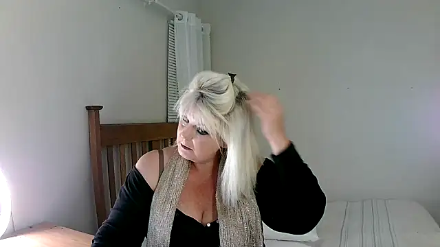 Miahotmilf online show from March 8, 2025, 5:54 pm