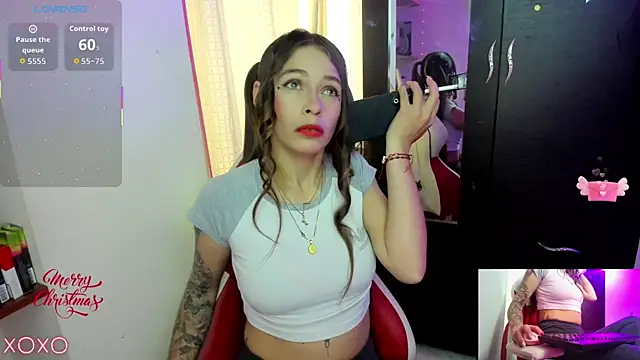 Snapshot of sweetlittlelisa chatting on December 22, 2025, 9:37 pm sweetlittlelisa online show from December 22, 2025, 9:37 pm