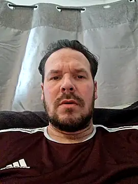 Snapshot of chrisB09 chatting on November 28, 2025, 9:37 pm chrisB09 online show from November 28, 2025, 9:37 pm