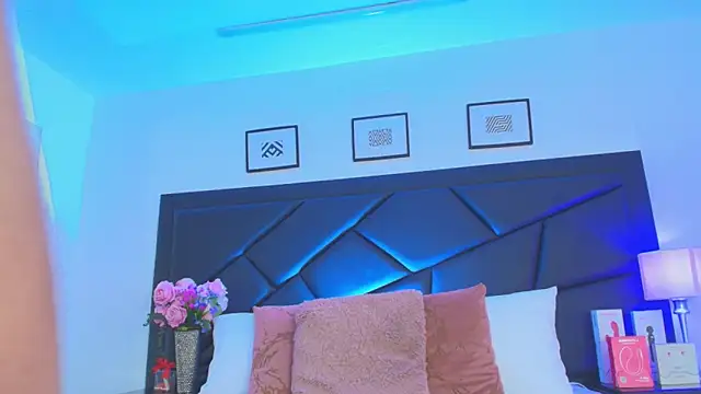 SophieCarther online show from November 10, 2025, 1:05 pm