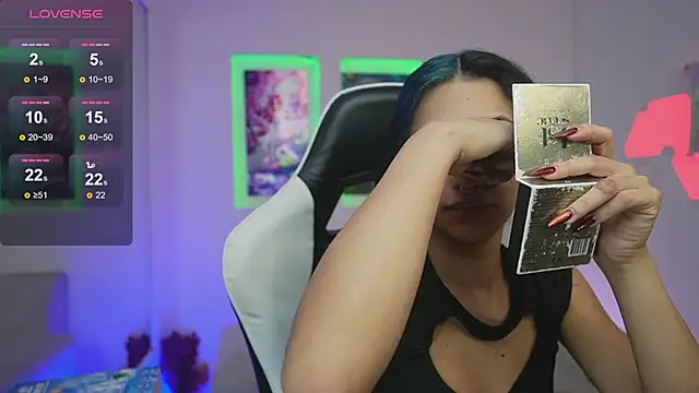 Snapshot of KayraOwen chatting on December 17, 2025, 12:10 pm KayraOwen online show from December 17, 2025, 12:10 pm