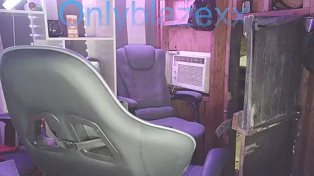 Snapshot of OnlyBlazexx chatting on January 15, 2026, 3:10 am OnlyBlazexx online show from January 15, 2026, 3:10 am