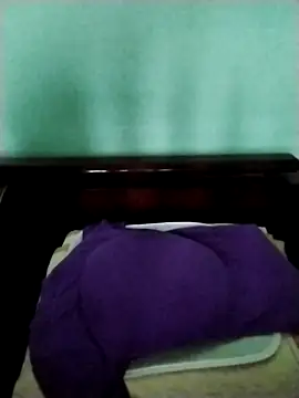 Snapshot of Luxcute286 chatting on July 9, 2026, 12:11 am Luxcute286 online show from July 9, 2026, 12:11 am