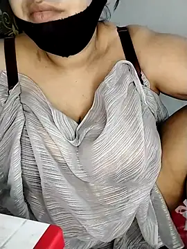 Snapshot of Tishani chatting on December 21, 2025, 12:57 am Tishani online show from December 21, 2025, 12:57 am