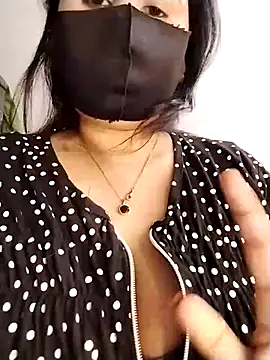 Snapshot of Tishani chatting on October 27, 2025, 11:33 am Tishani online show from October 27, 2025, 11:33 am