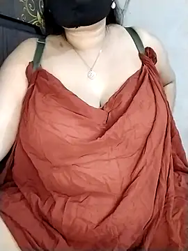 Snapshot of Tishani chatting on November 25, 2025, 1:00 pm Tishani online show from November 25, 2025, 1:00 pm