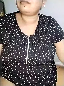 Snapshot of Tishani chatting on December 3, 2025, 12:23 am Tishani online show from December 3, 2025, 12:23 am