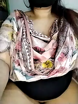 Snapshot of Tishani chatting on November 26, 2025, 5:46 pm Tishani online show from November 26, 2025, 5:46 pm