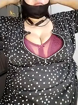 Snapshot of Tishani chatting on December 1, 2025, 6:09 pm Tishani online show from December 1, 2025, 6:09 pm