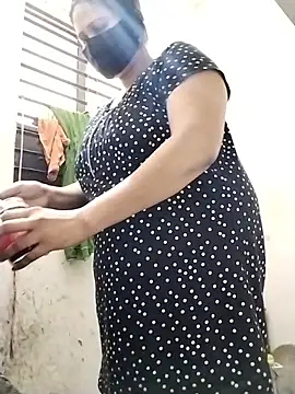 Snapshot of Tishani chatting on January 17, 2026, 4:27 am Tishani online show from January 17, 2026, 4:27 am