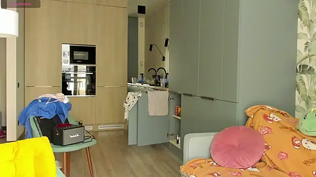 Lilith lutherlow online show from October 4, 2025, 11:23 am