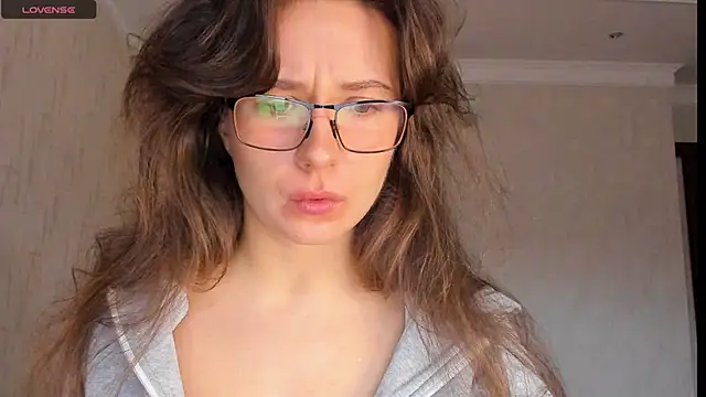 Lilith lutherlow online show from January 25, 2025, 10:29 am