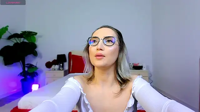 CharmingAnnie online show from April 14, 2026, 5:40 pm