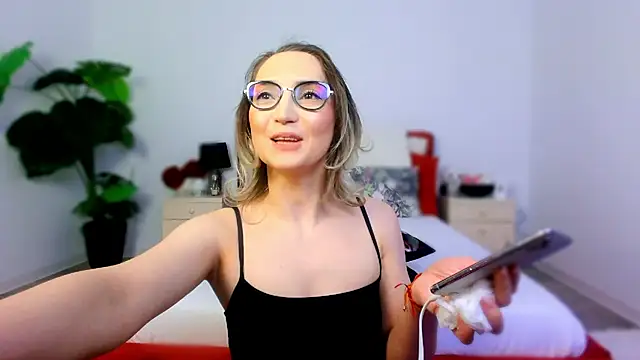 CharmingAnnie online show from April 6, 2026, 6:31 pm